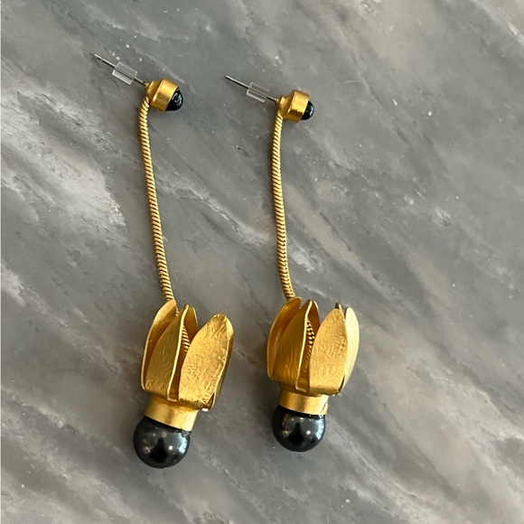 Tulip Dangle earrings by Aris. Gold. Lightweight. Statement. Special occasion. - Picture 2 of 2